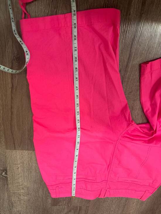 Caribbean Joe Women's Hot Pink Cargo Style Bermuda Shorts Size 8 - Picture 9 of 11